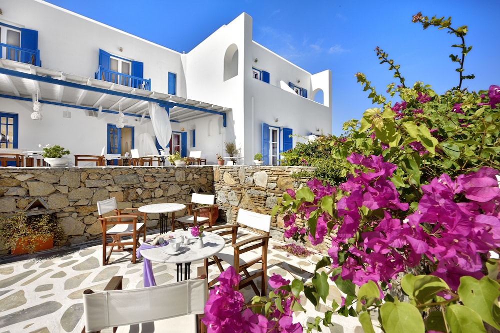 Erato Hotel Mykonos — Hotel building in Ornos, South Aegean
