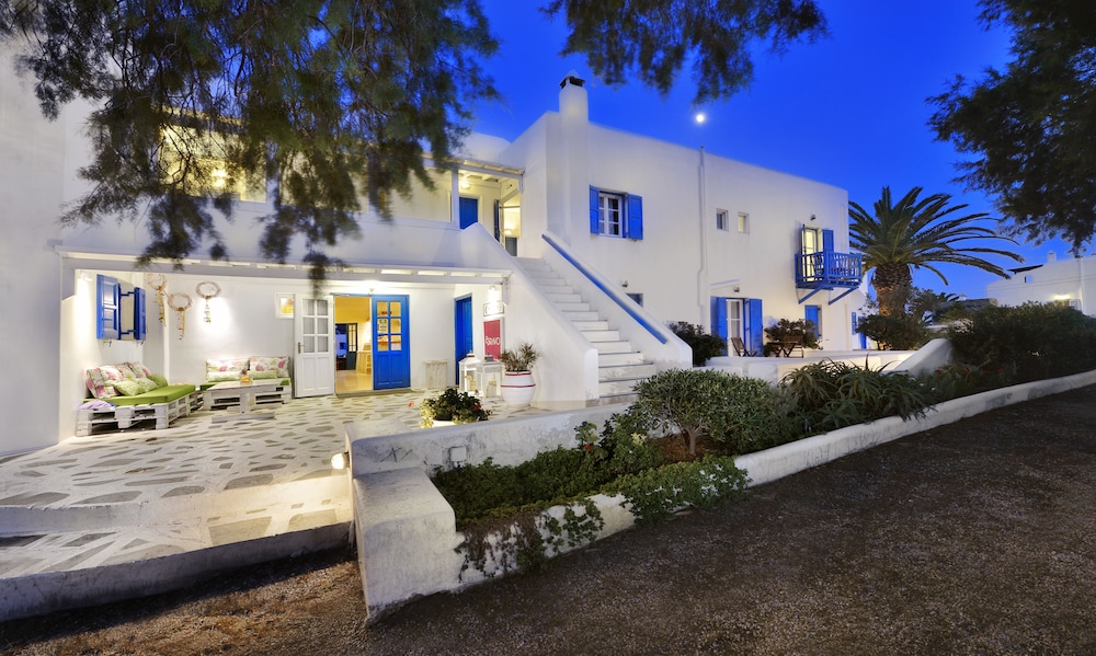Erato Hotel Mykonos — Hotel building in Ornos, South Aegean