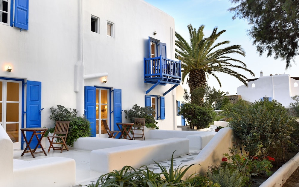 Erato Hotel Mykonos — Hotel building in Ornos, South Aegean