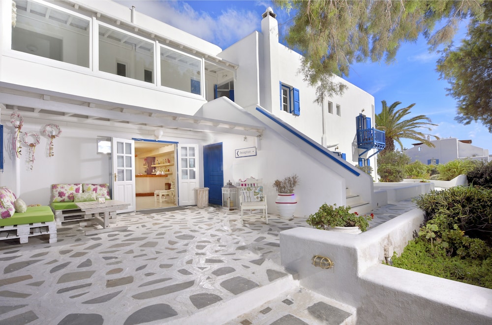 Erato Hotel Mykonos — Hotel building in Ornos, South Aegean