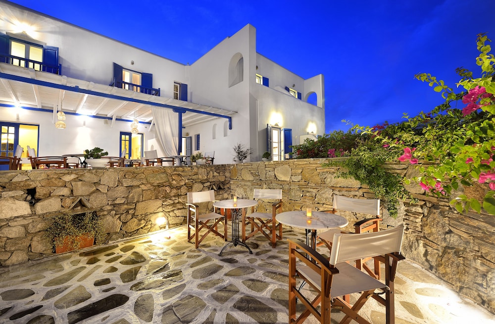 Erato Hotel Mykonos — Hotel building in Ornos, South Aegean