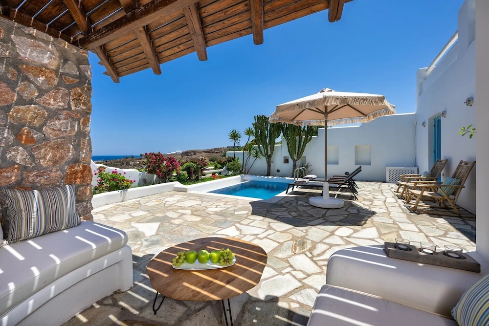 Anema Boutique Hotel & Villas Santorini — Swimming pool in Imerovigli, South Aegean