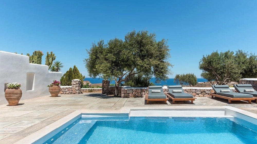 Anema Boutique Hotel & Villas Santorini — Swimming pool in Imerovigli, South Aegean