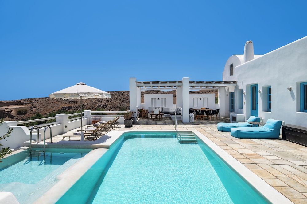 Anema Boutique Hotel & Villas Santorini — Swimming pool in Imerovigli, South Aegean
