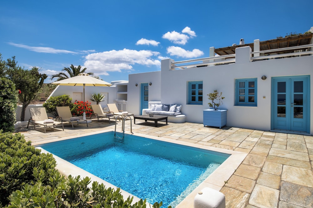 Anema Boutique Hotel & Villas Santorini — Swimming pool in Imerovigli, South Aegean
