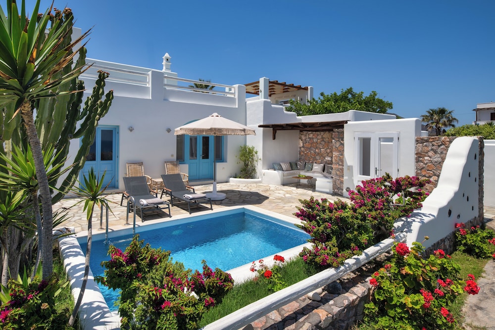 Anema Boutique Hotel & Villas Santorini — Swimming pool in Imerovigli, South Aegean