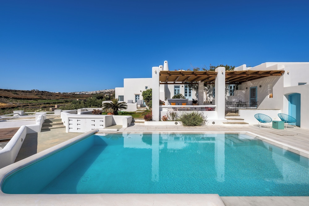 Anema Boutique Hotel & Villas Santorini — Swimming pool in Imerovigli, South Aegean