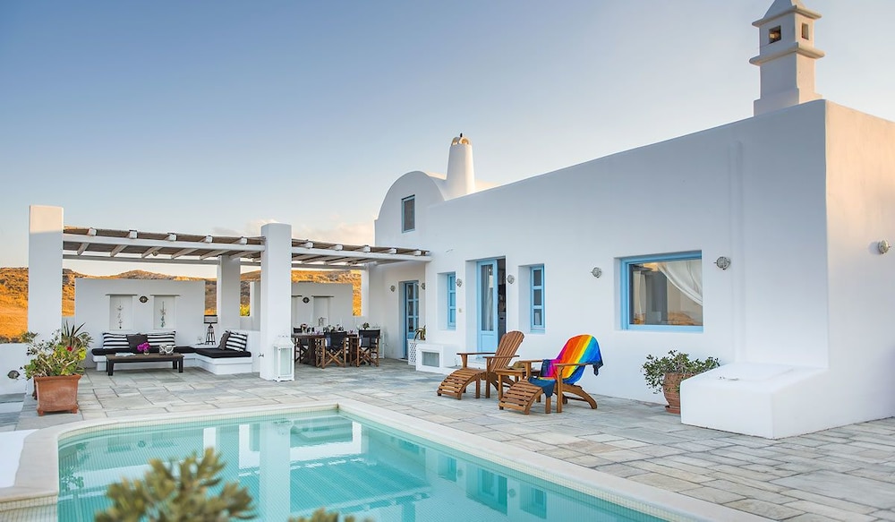 Anema Boutique Hotel & Villas Santorini — Swimming pool in Imerovigli, South Aegean