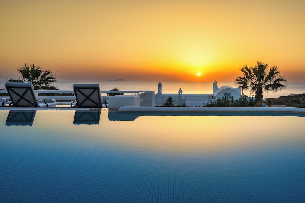 Anema Boutique Hotel & Villas Santorini — Swimming pool in Imerovigli, South Aegean