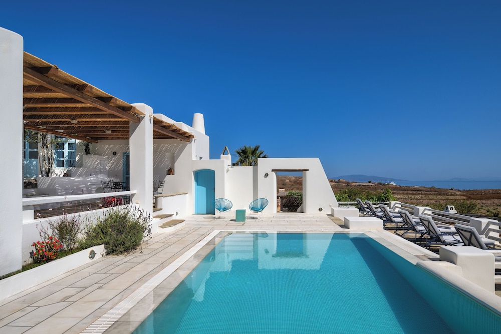 Anema Boutique Hotel & Villas Santorini — Swimming pool in Imerovigli, South Aegean