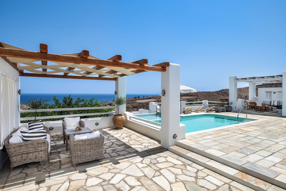 Anema Boutique Hotel & Villas Santorini — Swimming pool in Imerovigli, South Aegean