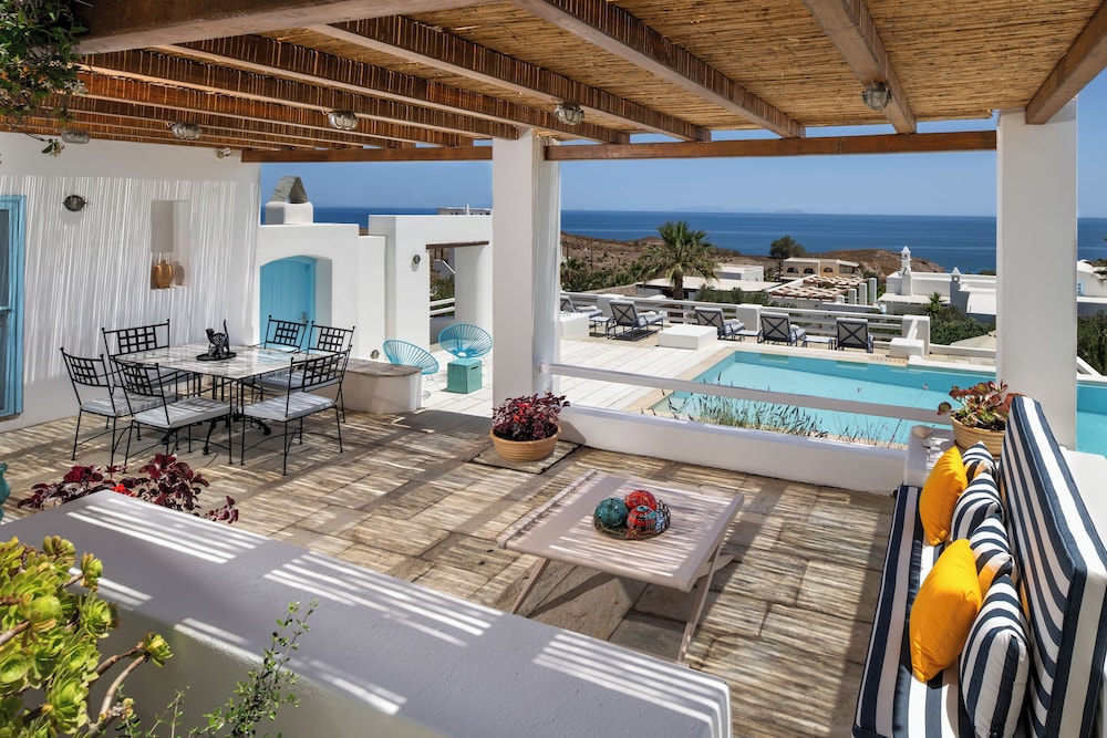 Anema Boutique Hotel & Villas Santorini — Swimming pool in Imerovigli, South Aegean