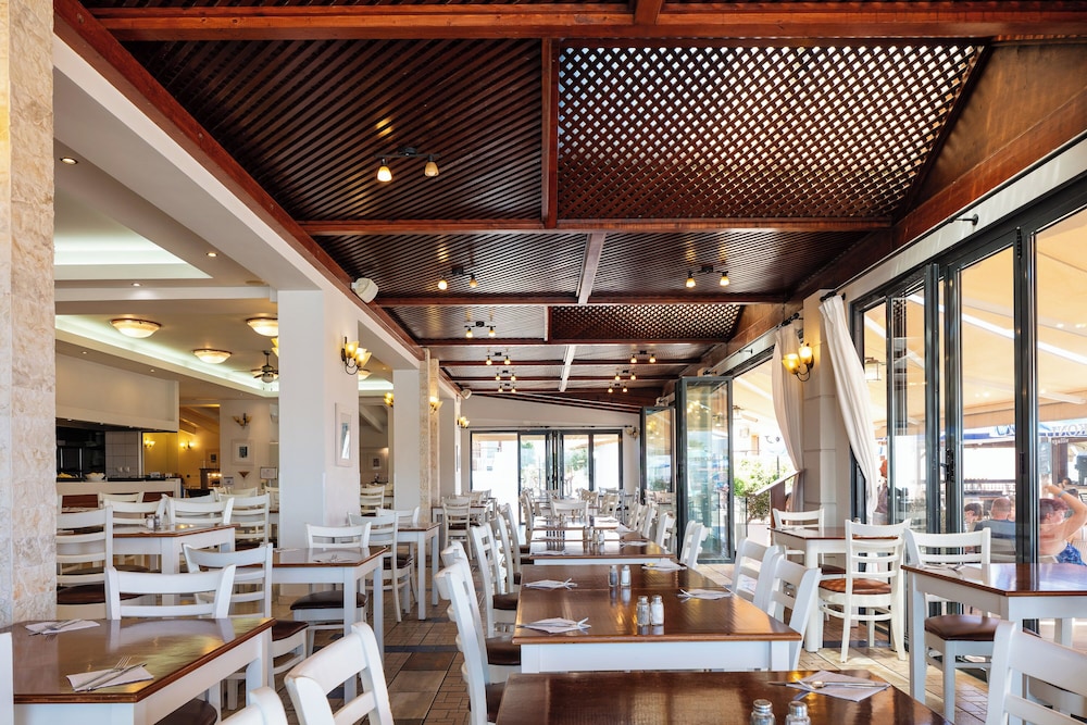 Koni Village Hotel — Restaurant in Stalida