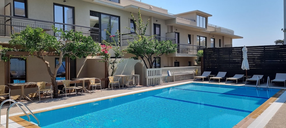 Mariette Rhodes Urban Suites — Swimming pool in Rhodes Town, South Aegean