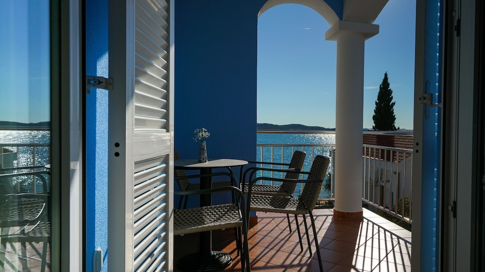 Hotel Belvedere — Hotel rooms in Sukošan, Zadar