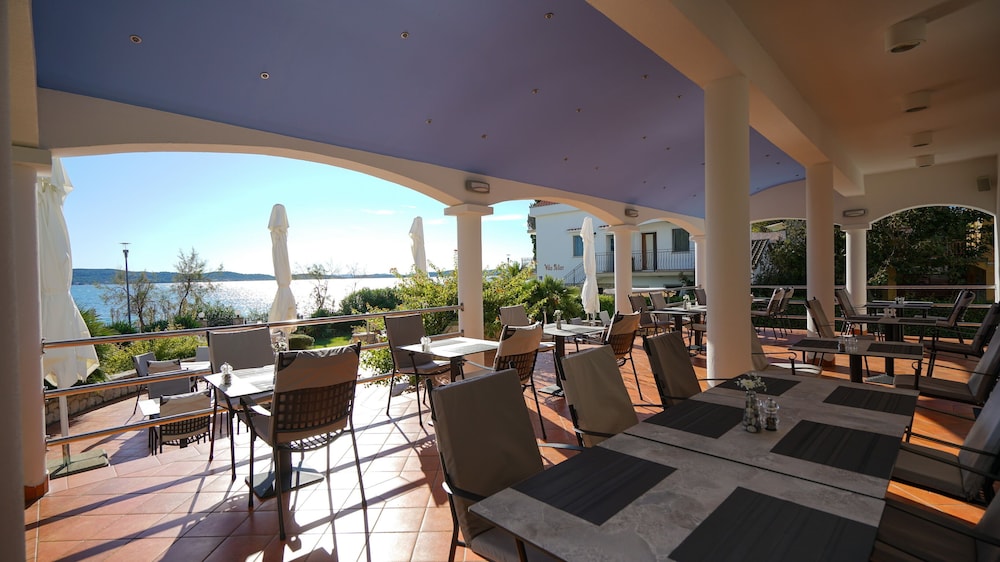 Hotel Belvedere — Restaurant & bars in Sukošan, Zadar