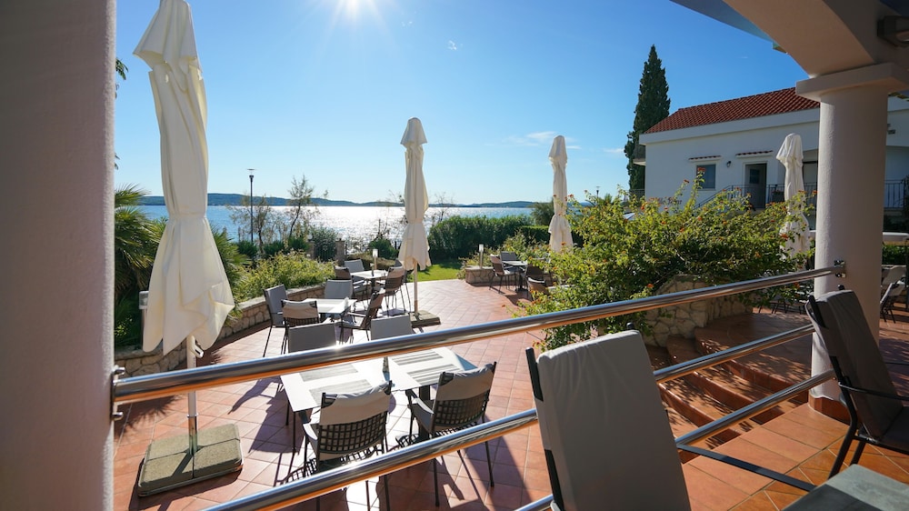 Hotel Belvedere — Restaurant & bars in Sukošan, Zadar