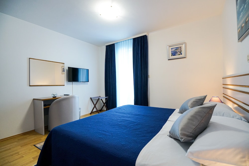 Hotel Belvedere — Hotel rooms in Sukošan, Zadar