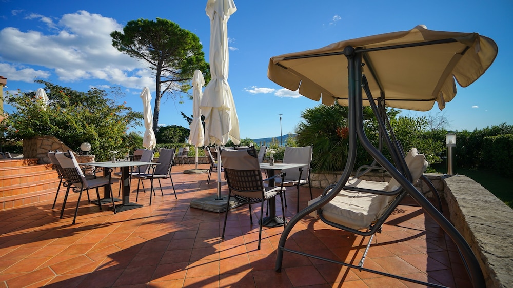 Hotel Belvedere — Restaurant & bars in Sukošan, Zadar