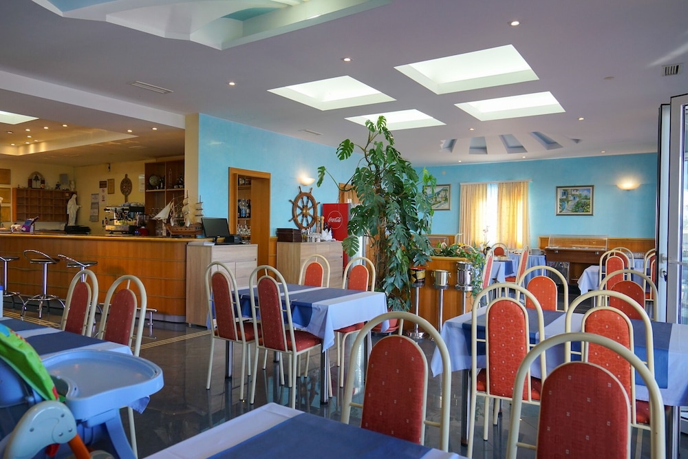 Hotel Belvedere — Restaurant & bars in Sukošan, Zadar