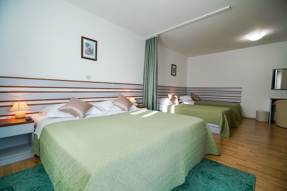 Hotel Belvedere — Hotel rooms in Sukošan, Zadar