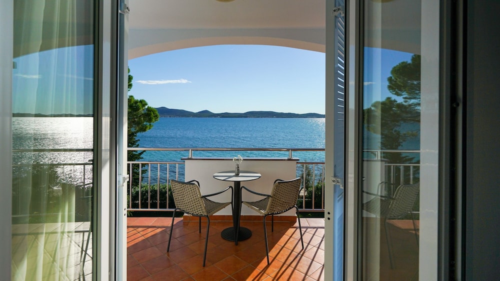 Hotel Belvedere — Hotel rooms in Sukošan, Zadar