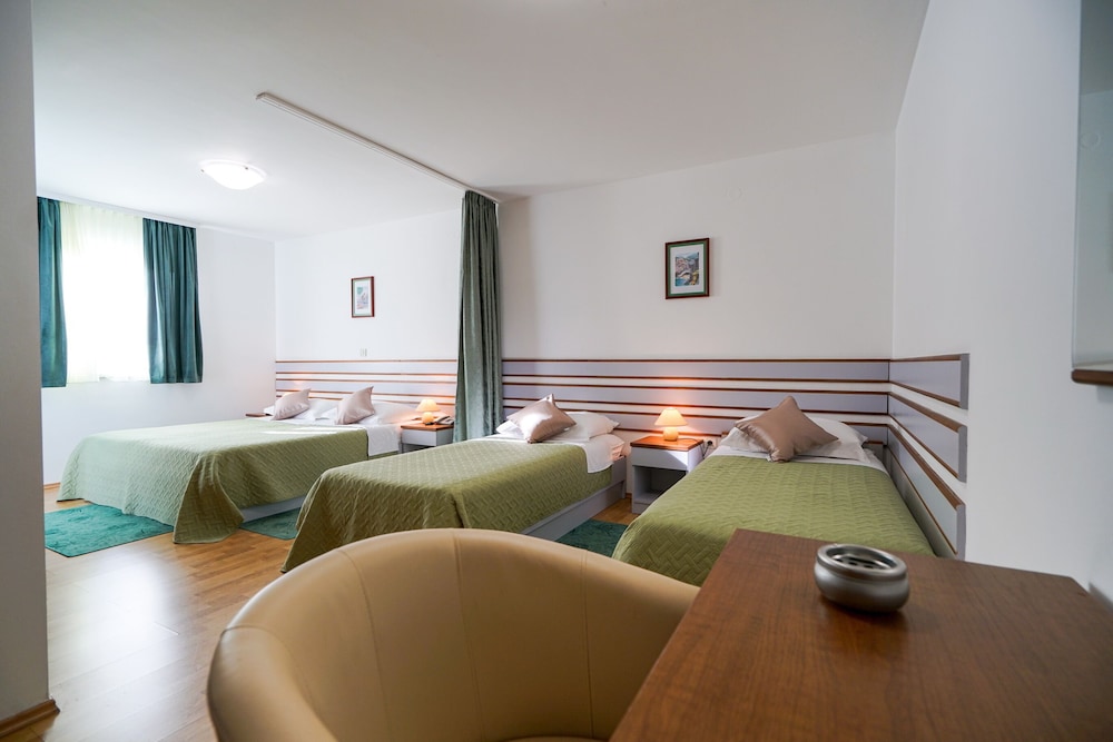 Hotel Belvedere — Hotel rooms in Sukošan, Zadar