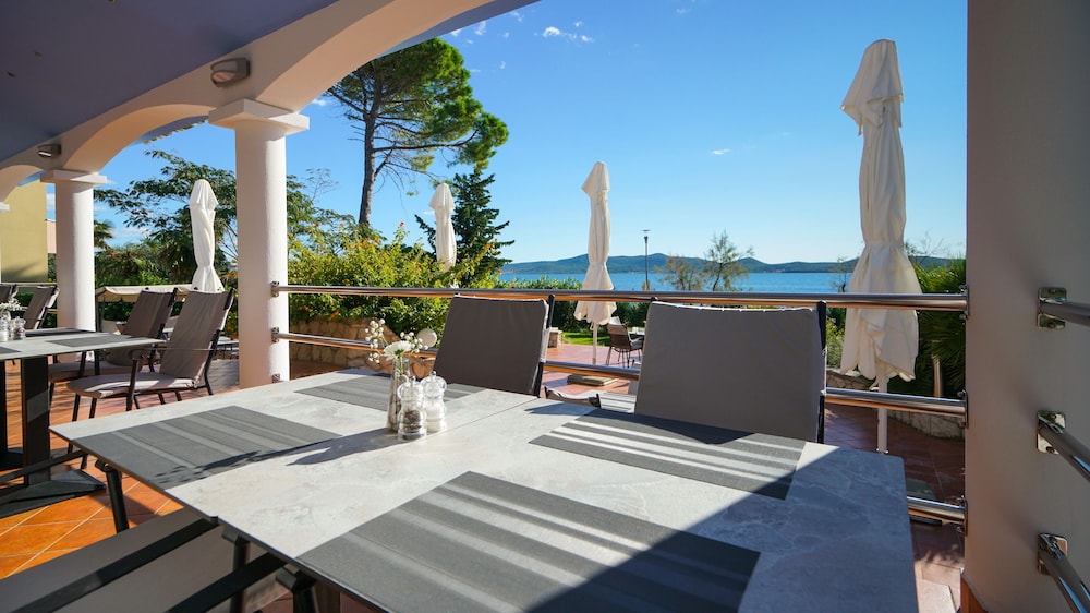 Hotel Belvedere — Restaurant & bars in Sukošan, Zadar