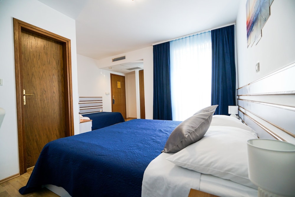 Hotel Belvedere — Hotel rooms in Sukošan, Zadar