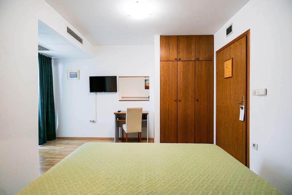 Hotel Belvedere — Hotel rooms in Sukošan, Zadar