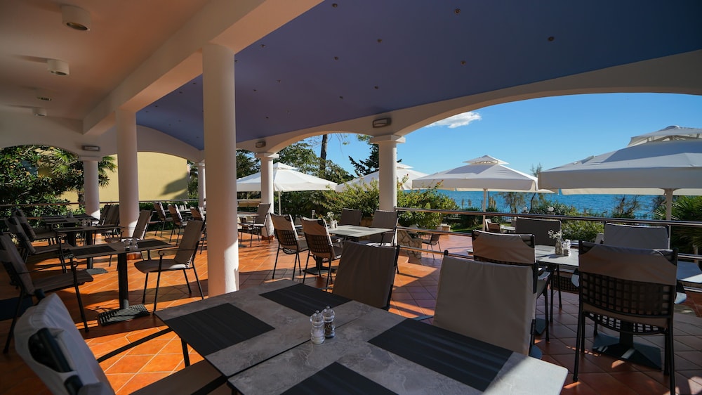 Hotel Belvedere — Restaurant & bars in Sukošan, Zadar