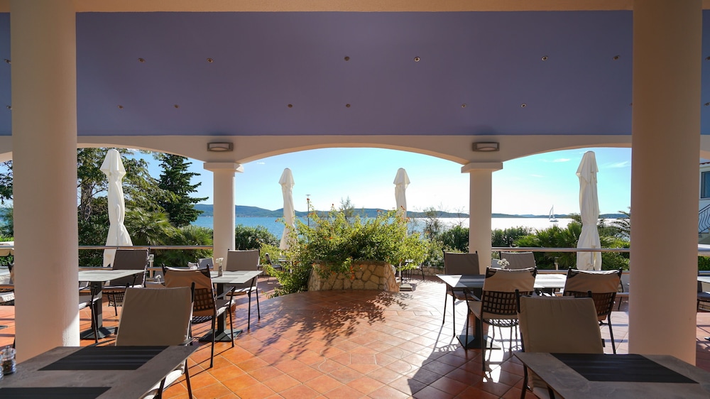 Hotel Belvedere — Restaurant & bars in Sukošan, Zadar