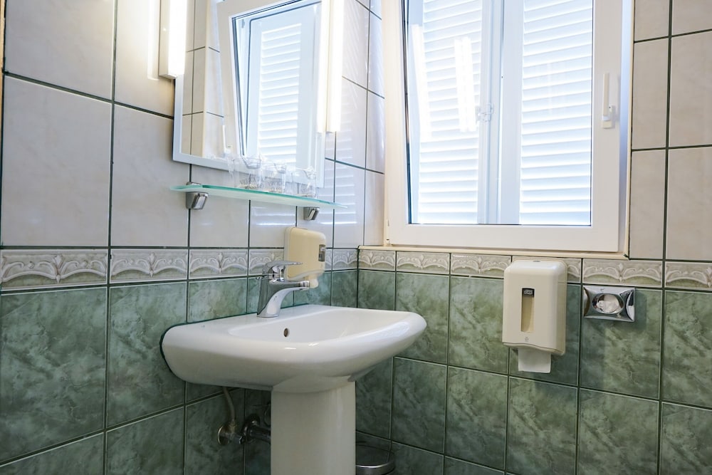 Hotel Belvedere — Hotel rooms in Sukošan, Zadar