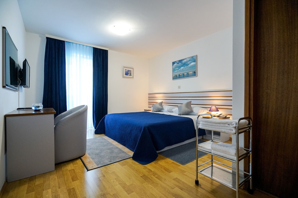 Hotel Belvedere — Hotel rooms in Sukošan, Zadar