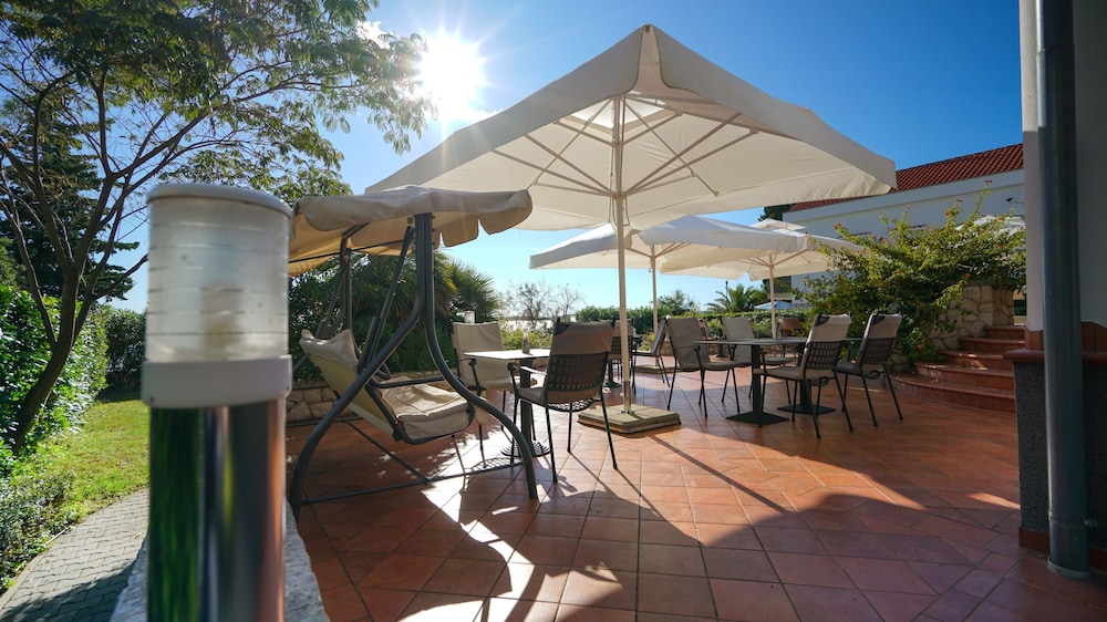 Hotel Belvedere — Restaurant & bars in Sukošan, Zadar