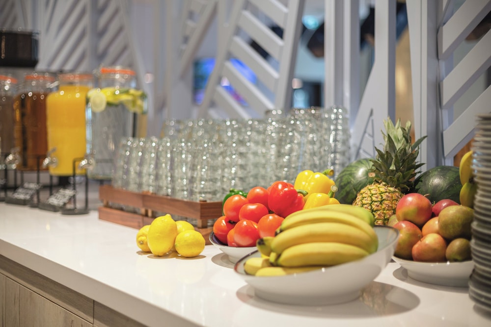 Holiday Inn - the niu, Yen Hamburg City by IHG — Restaurant & bars in Hamburg, Hamburg