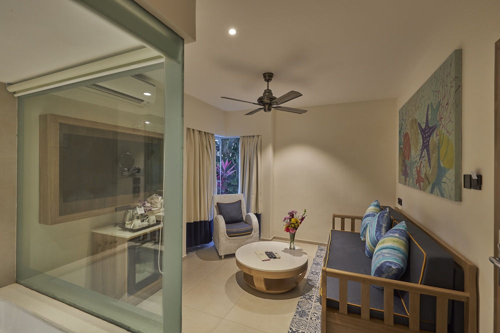 Royal Orchid Beach Resort & Spa — Hotel rooms in Utorda, Goa