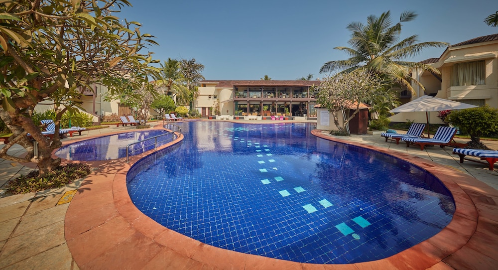 Royal Orchid Beach Resort & Spa — Main photo in Utorda, Goa