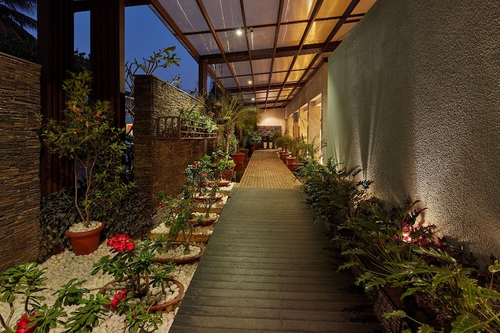 Royal Orchid Beach Resort & Spa — Spa in Utorda, Goa