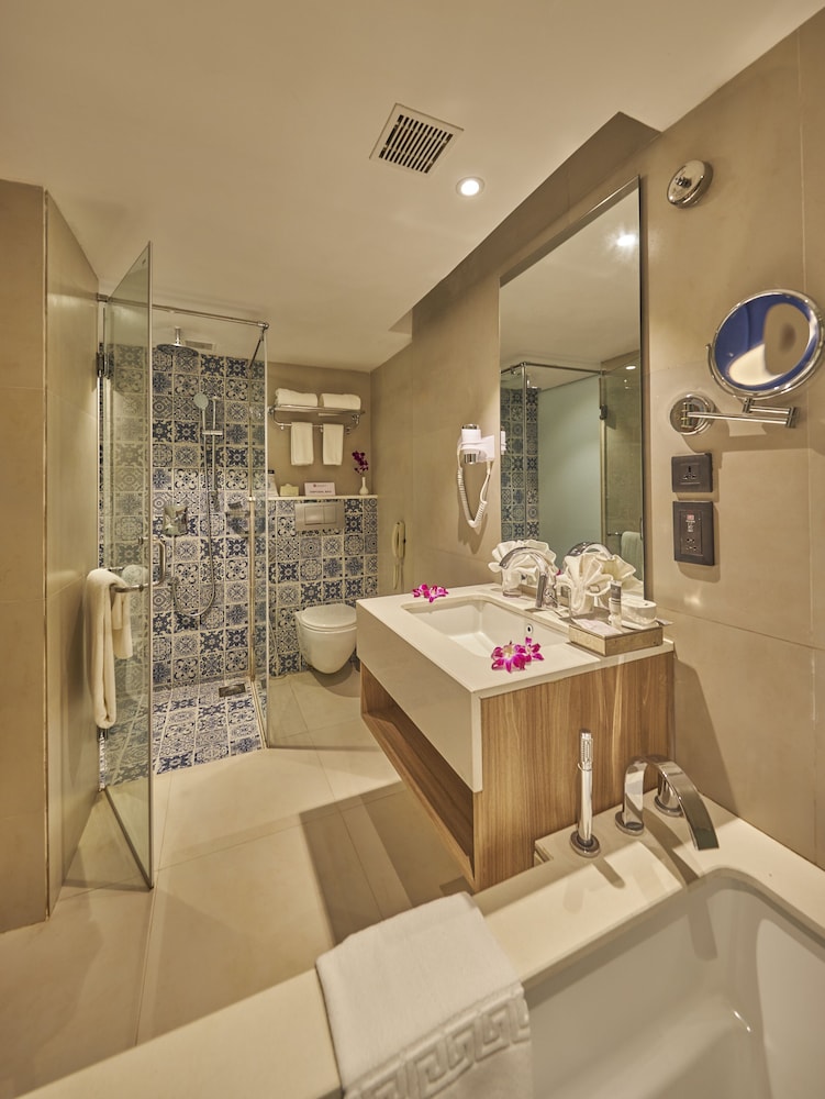 Royal Orchid Beach Resort & Spa — Hotel rooms in Utorda, Goa