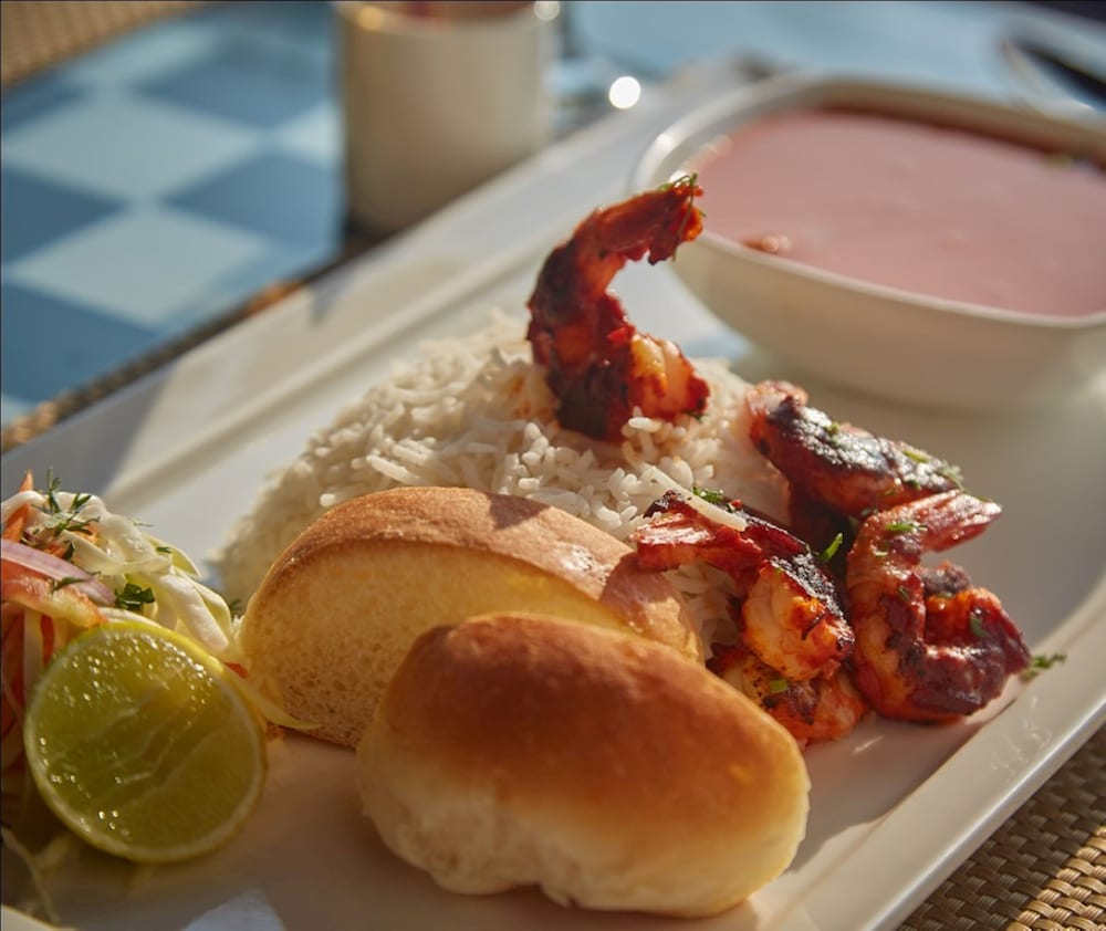 Royal Orchid Beach Resort & Spa — Restaurant & bars in Utorda, Goa