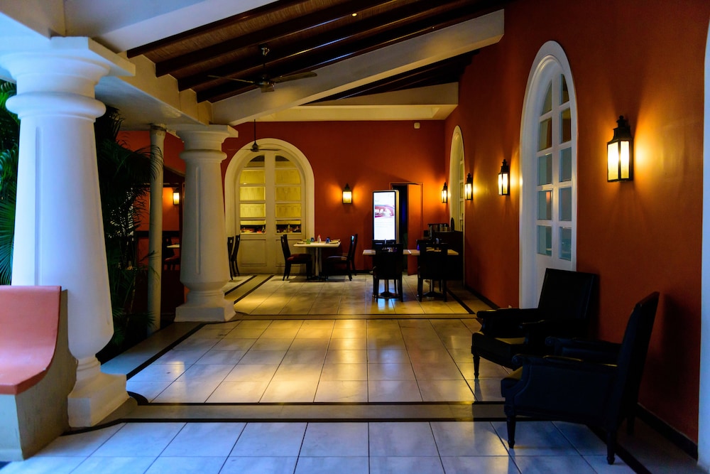 Club Mahindra Emerald Palms, Goa — Restaurant & bars in Varca, Goa