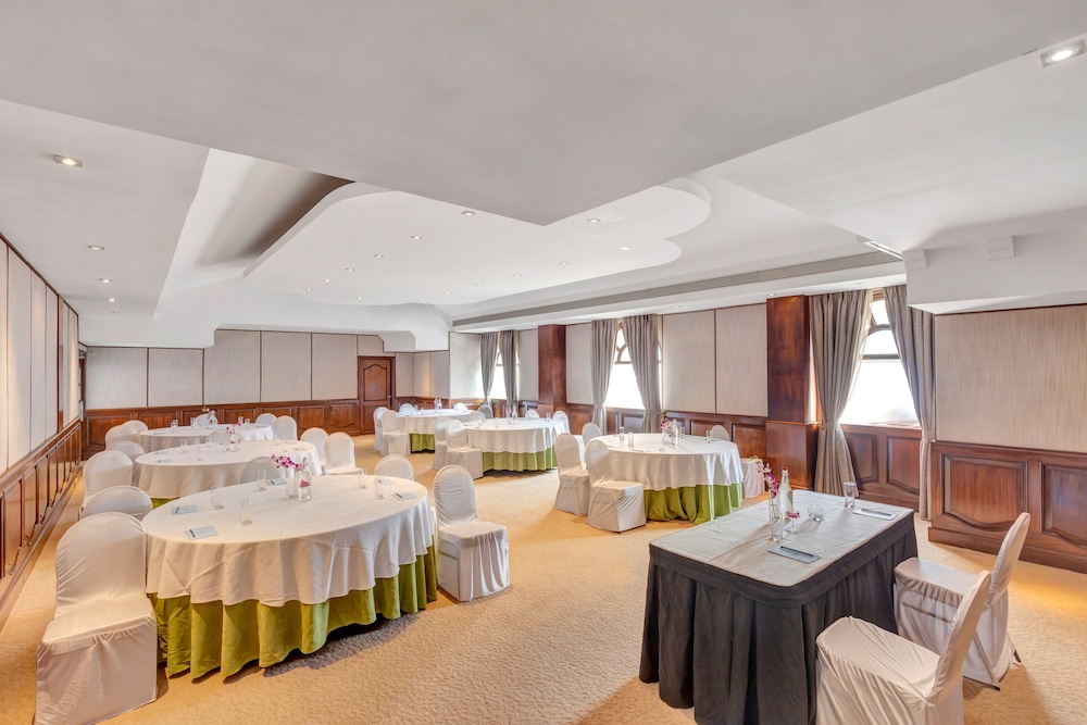 Club Mahindra Emerald Palms, Goa — Restaurant & bars in Varca, Goa