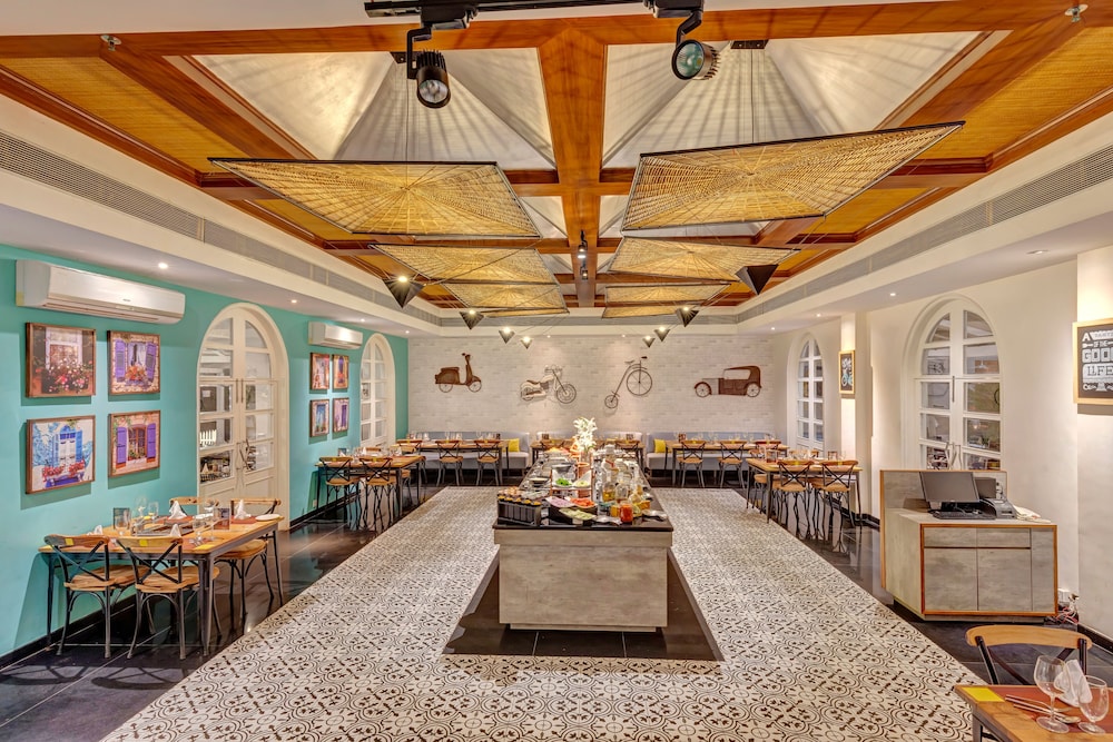 Club Mahindra Emerald Palms, Goa — Restaurant & bars in Varca, Goa