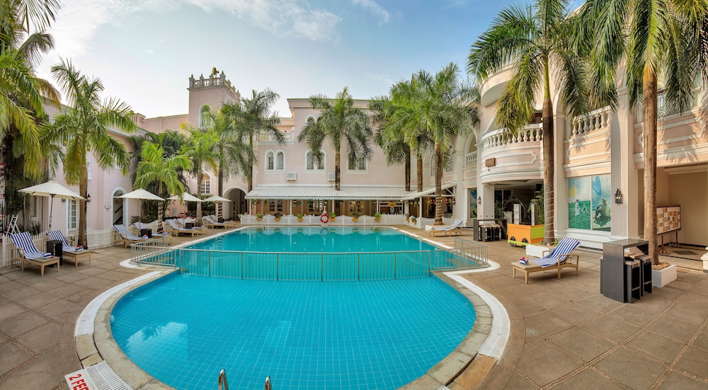 Club Mahindra Emerald Palms, Goa — Swimming pool in Varca, Goa