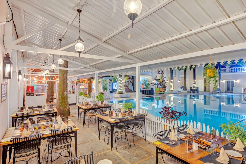 Club Mahindra Emerald Palms, Goa — Restaurant & bars in Varca, Goa