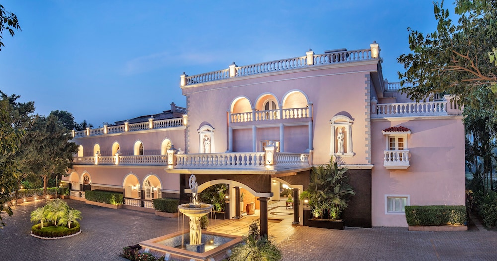 Club Mahindra Emerald Palms, Goa — Hotel building in Varca, Goa