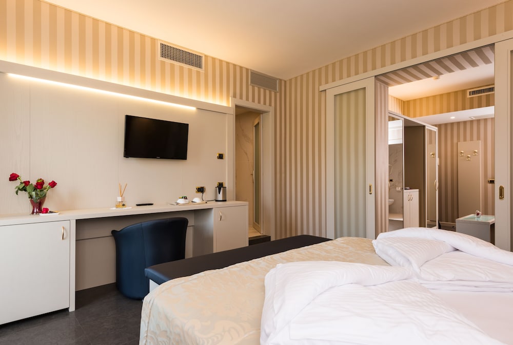Villa Nicolli Romantic Resort - Adults Only — Hotel rooms in Riva del Garda, Trentino-Alto Adige