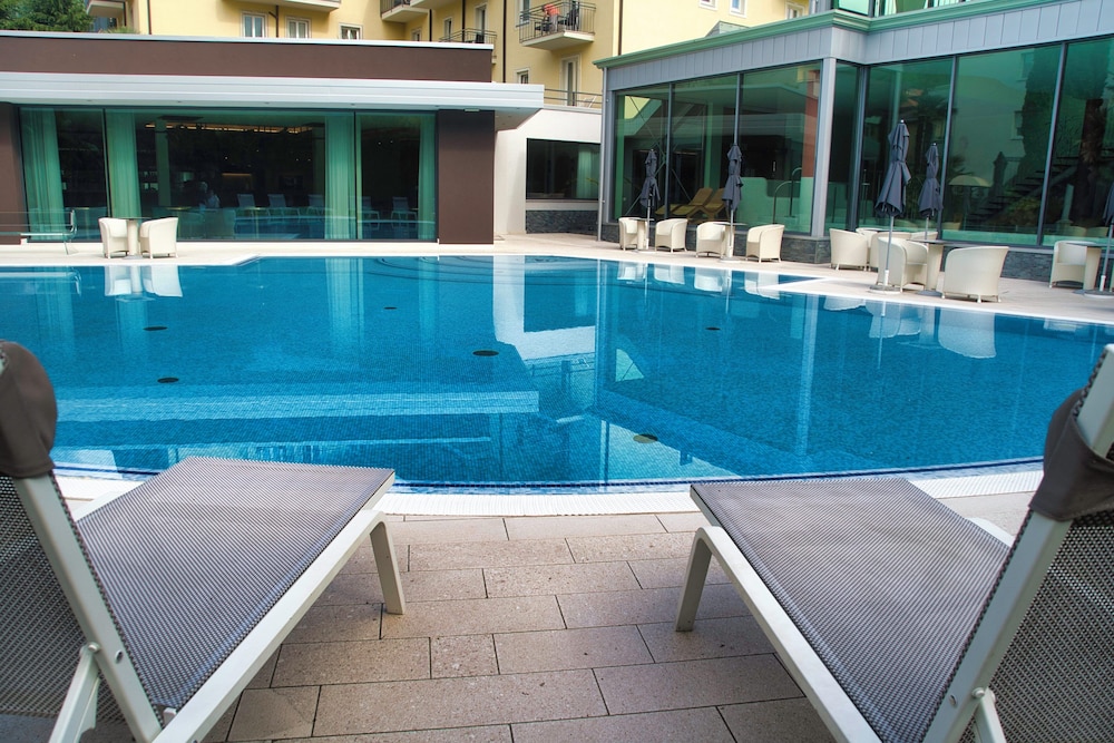Villa Nicolli Romantic Resort - Adults Only — Swimming pool in Riva del Garda, Trentino-Alto Adige