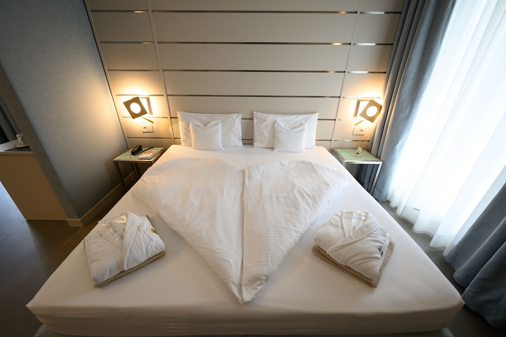 Villa Nicolli Romantic Resort - Adults Only — Hotel rooms in Riva del Garda, Trentino-Alto Adige